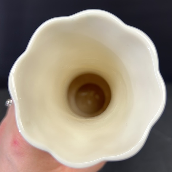 - Vintage Shannon fine porcelain bud vase with shamrock design - Picture 5 of 5